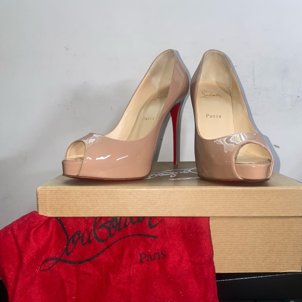 Christian Louboutin red bottom Nude Peep Toe Pumps Sz 8